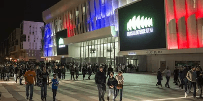 Paris La Défense Arena - vue extérieure de nuit